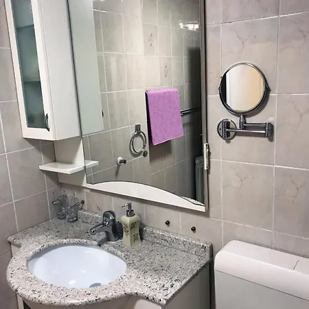 Lägenhet Luxury Apt In City Center