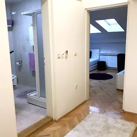 Lägenhet Luxury Apt In City Center